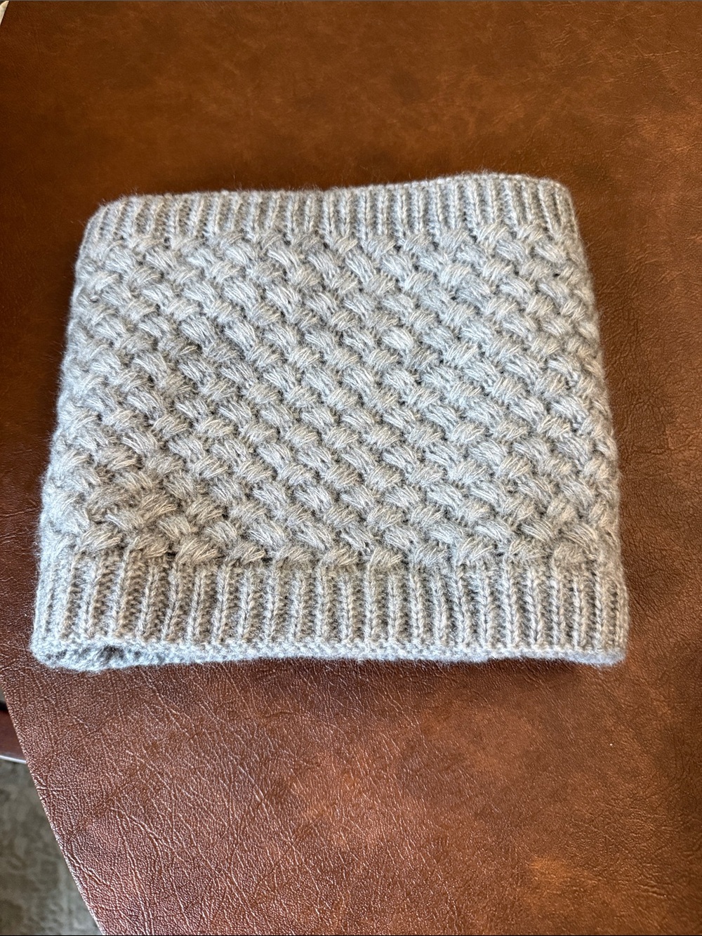 Women’s neck warmer